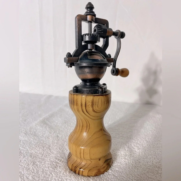 Handmade Antique Style Carved Wood Pepper Mill Pepper  Grinder - Picture 8 of 16
